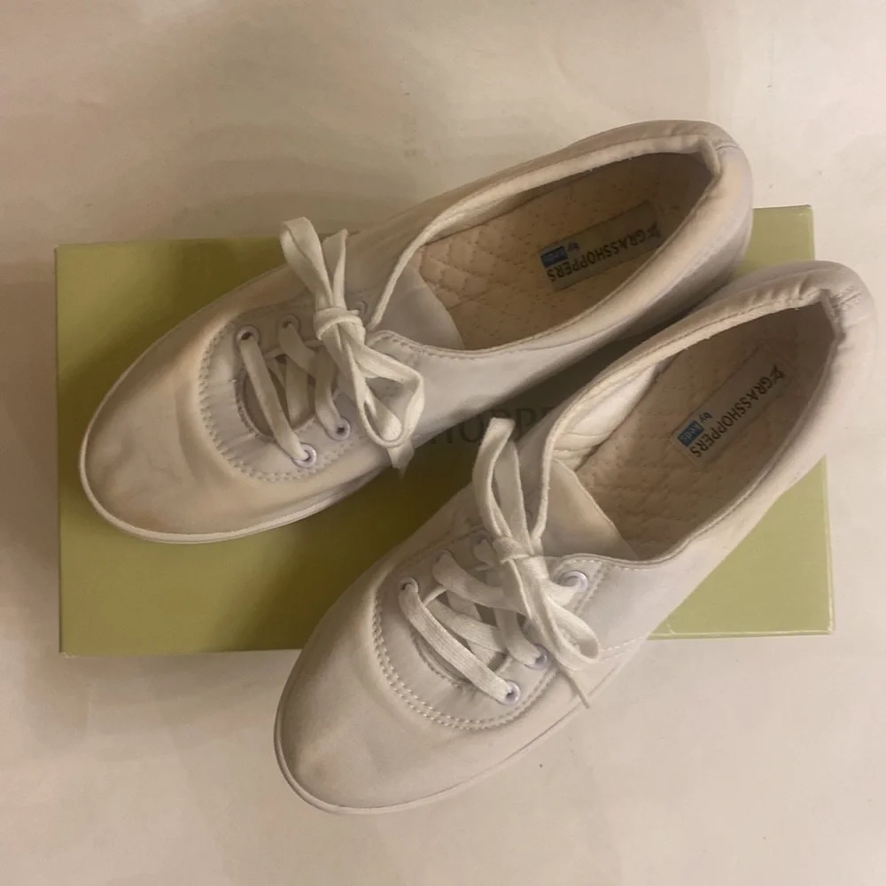 GRASSHOPPERS by KEDS White Cotton Twill Lace Up Sneakers Size 8 EUC lcsr